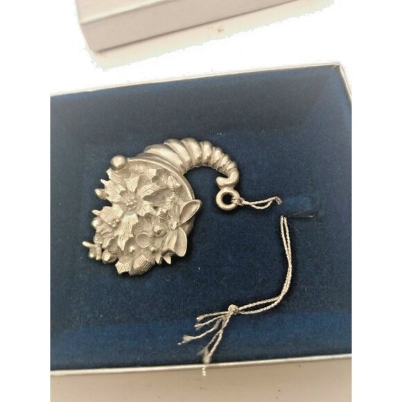 Aitkens Canadian Crafted Fine Pewter Pendant Xmas Collection "Horn of Plenty" - Picture 7 of 8
